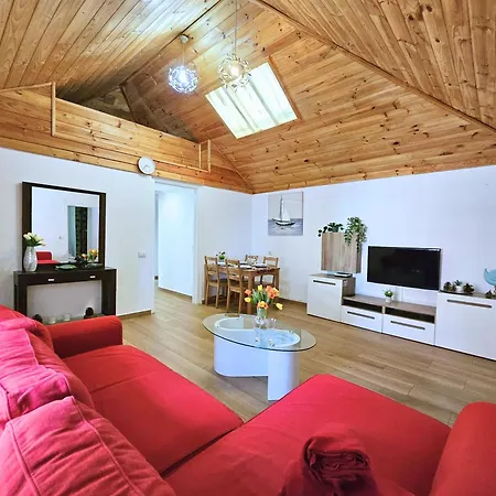 Apartament Damas *
